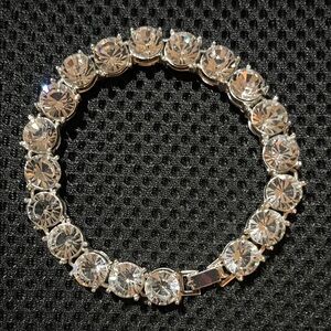 🔥 HOT SALE 🔥 NWOT Macy's Faux Silver with Faux Crystals Bracelet